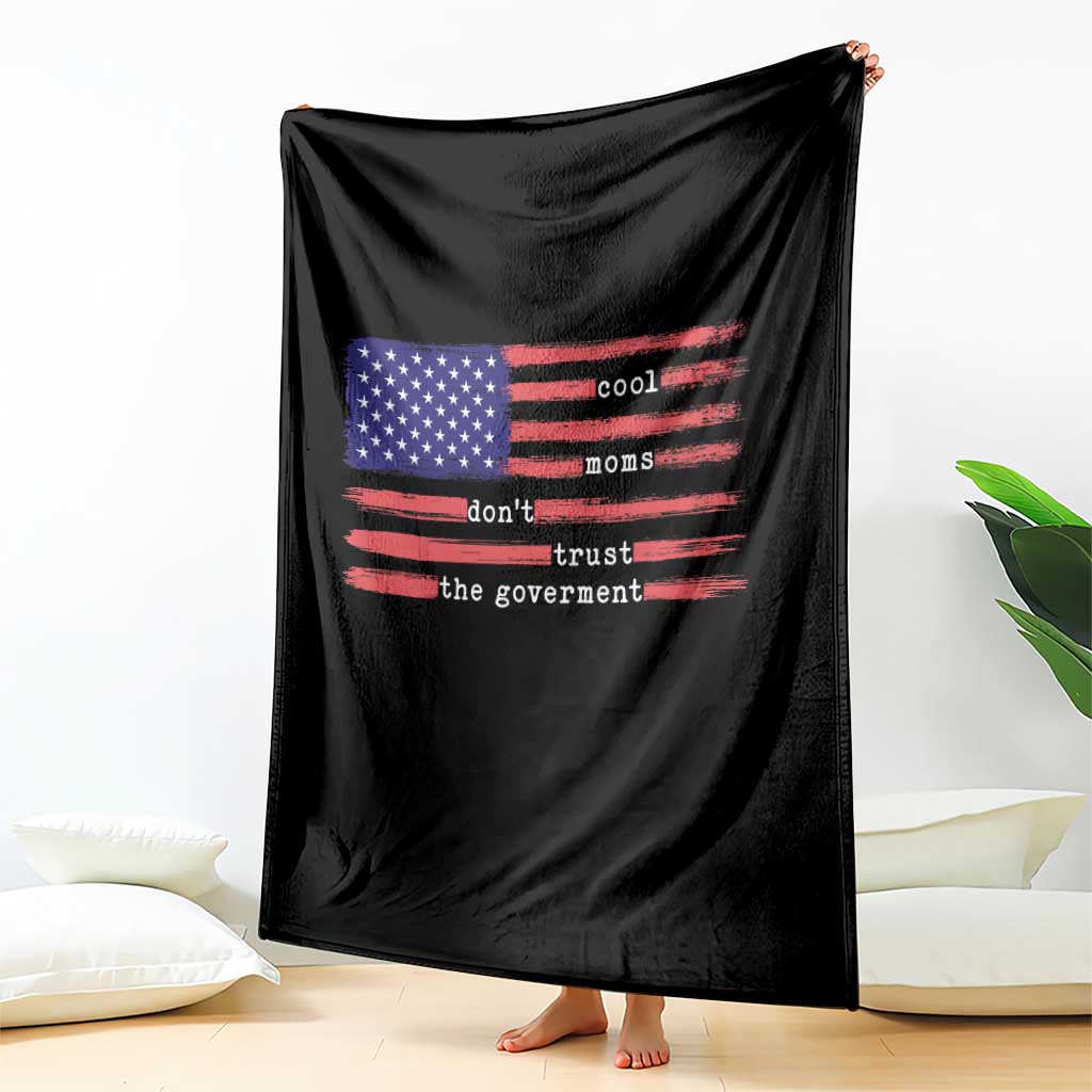 Cool Moms Don't Trust the Government Throw Blanket Patrioctic Mama Anti Government
