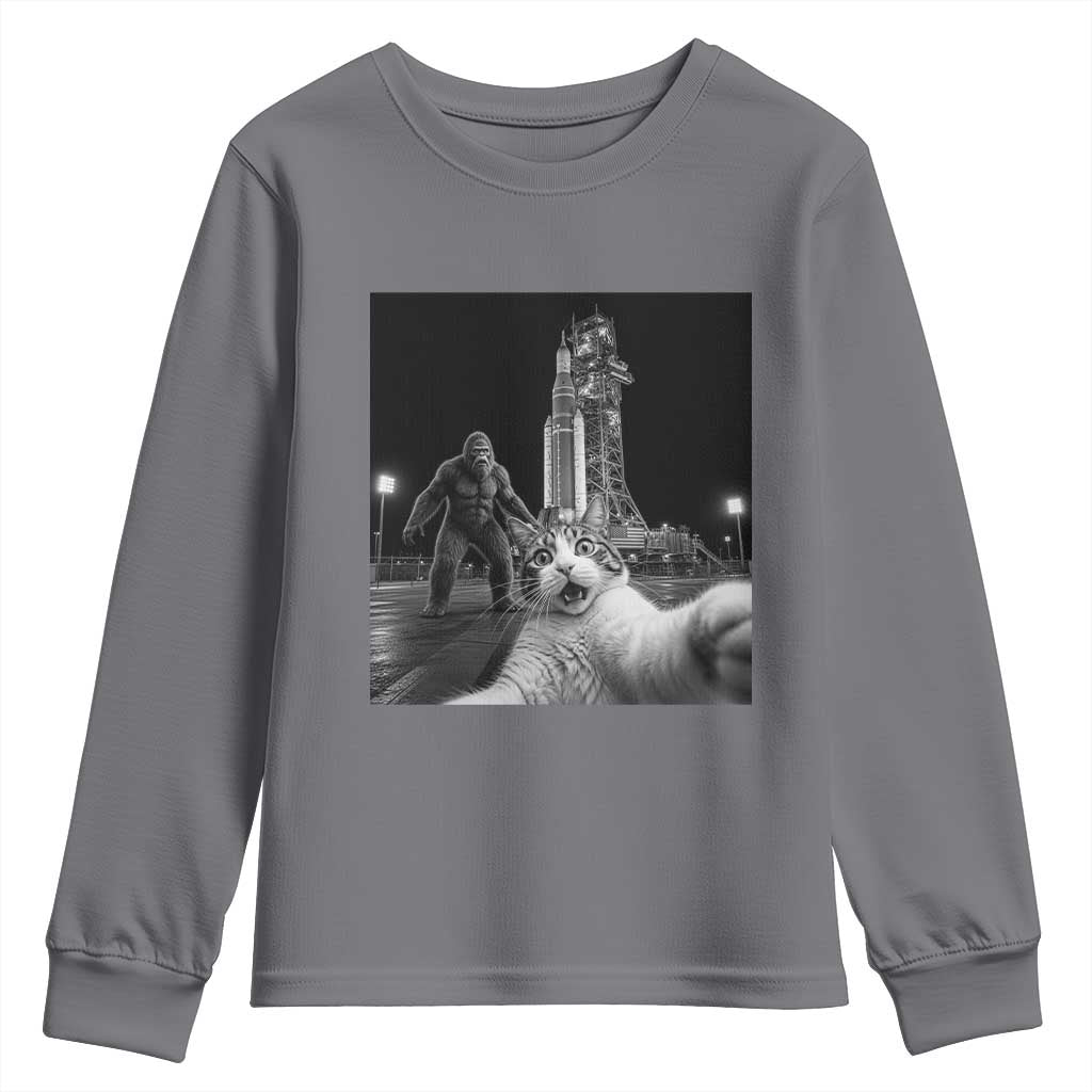 Funny Cat Selfie with Bigfoot Youth Sweatshirt Back To The Moon Mission 2026