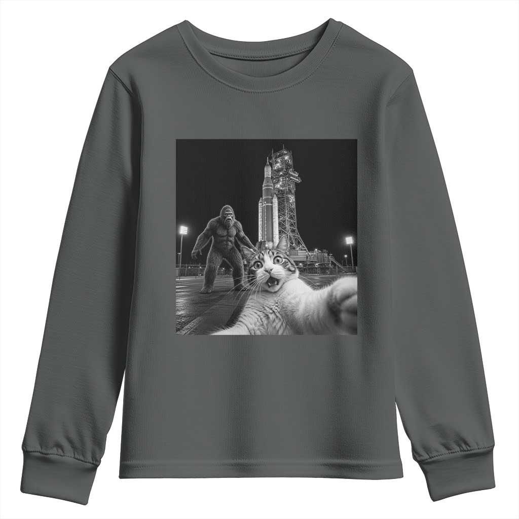 Funny Cat Selfie with Bigfoot Youth Sweatshirt Back To The Moon Mission 2026
