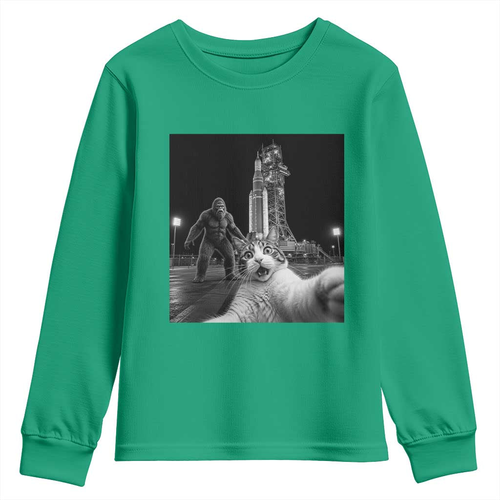 Funny Cat Selfie with Bigfoot Youth Sweatshirt Back To The Moon Mission 2026