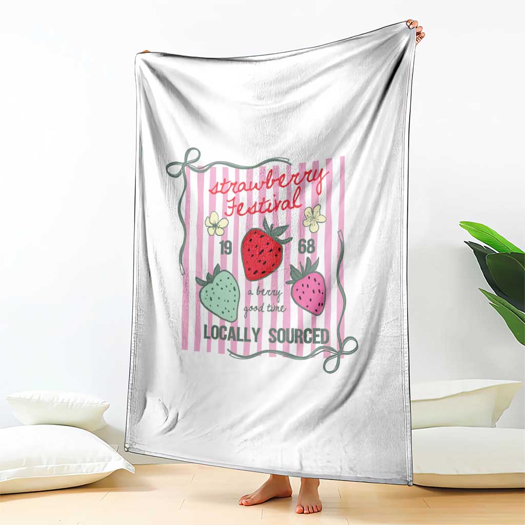 Strawberry Festival Throw Blanket Summer Fruit Vibes