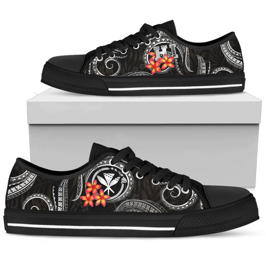 polynesian-hawaii-low-top-shoes-black-plumeria