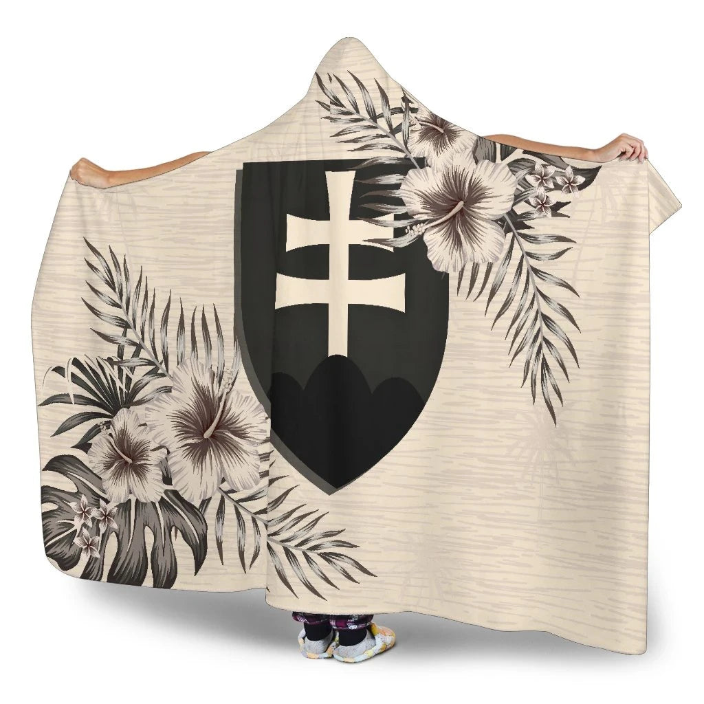 slovakia-hooded-blanket-the-beige-hibiscus
