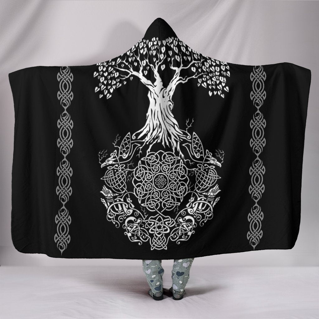 viking-hooded-blanket-tree-off-life