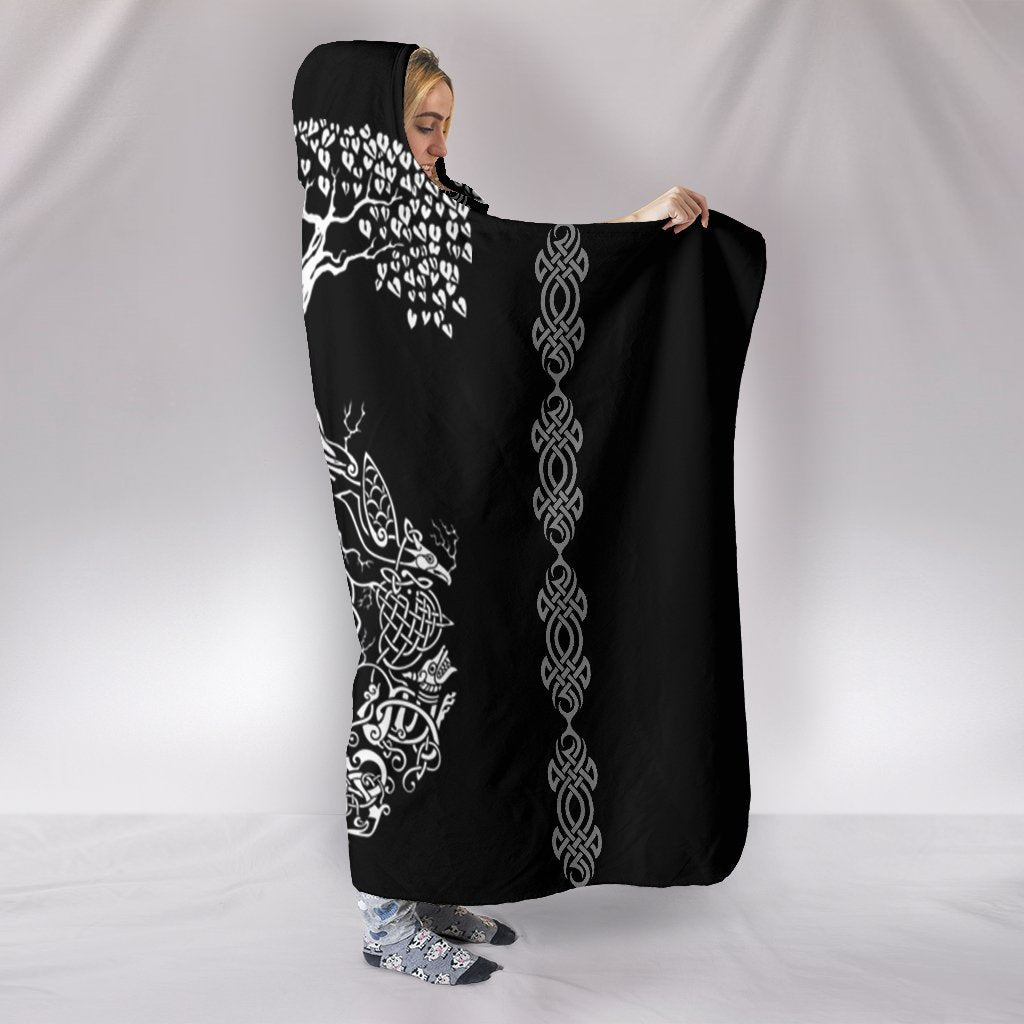 viking-hooded-blanket-tree-off-life