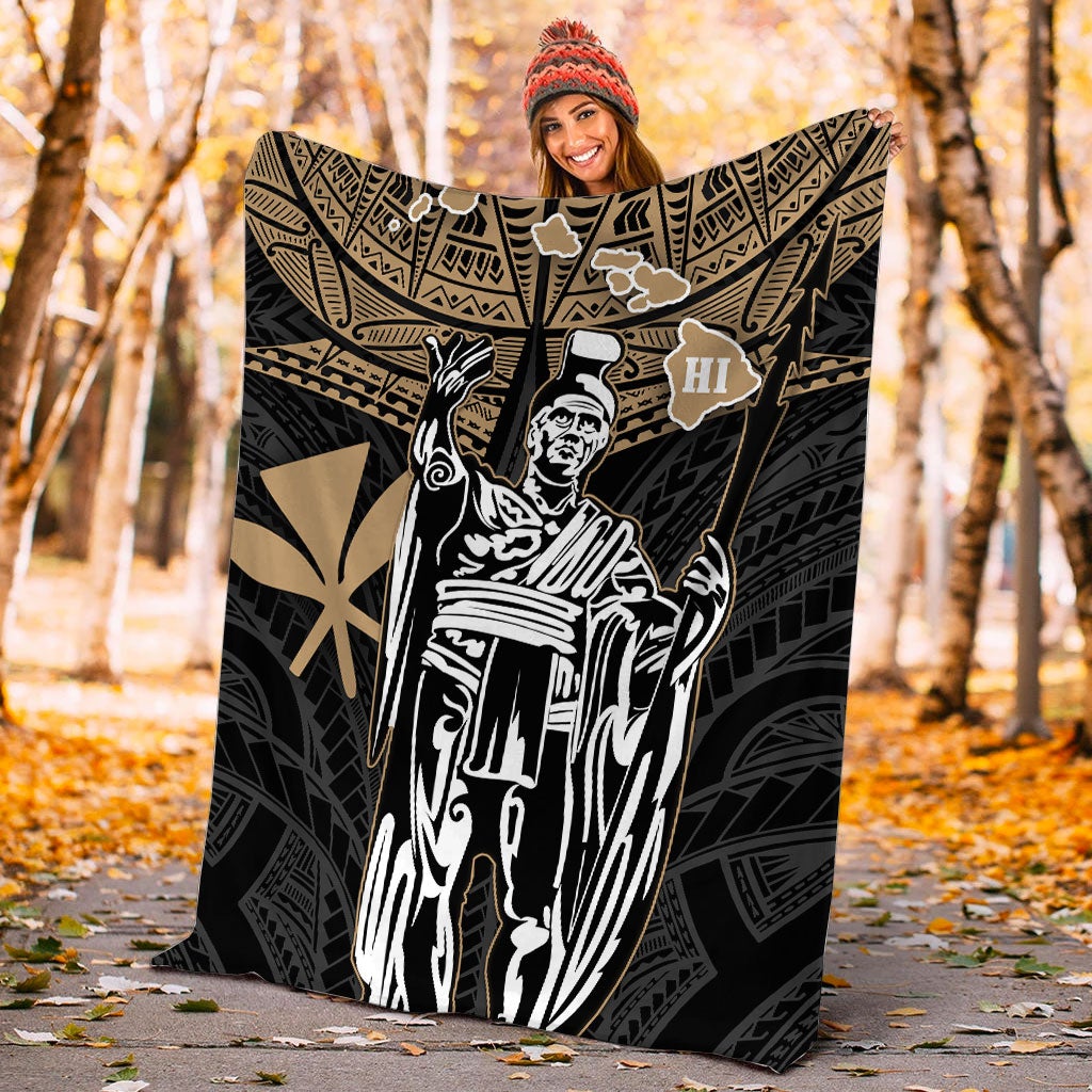 Black and gold tribal Hawaii king blanket with white portrait and HI emblem outdoors