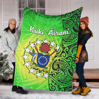 Green Cook Islands crest blanket draped with turtle emblem and star border