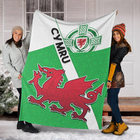 wales-football-premium-blanket-come-on-welsh-dragons-with-celtic-knot-pattern