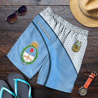 Bermudas celeste con estampado de escudo AFA, banda diagonal y cintura elástica