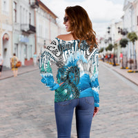 Custom Personalised Manaia Maori Off Shoulder Sweater Fern Aotearoa Blue Waves LT13 - Wonder Print Shop