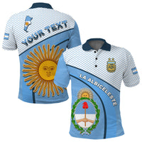 Polo celeste y blanco con estampado en espalda y shorts a juego con escudo AFA