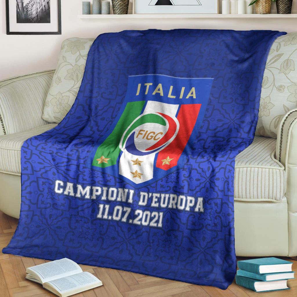 Blue Italy Champions d’Europa blanket with FIGC crest, 11.07.2021 text and white reverse edge