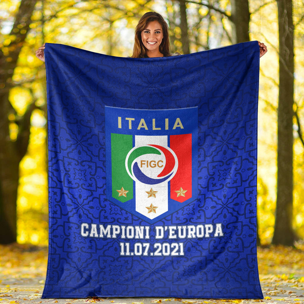 Blue Italy Champions d’Europa blanket with centered FIGC crest and 11.07.2021 text