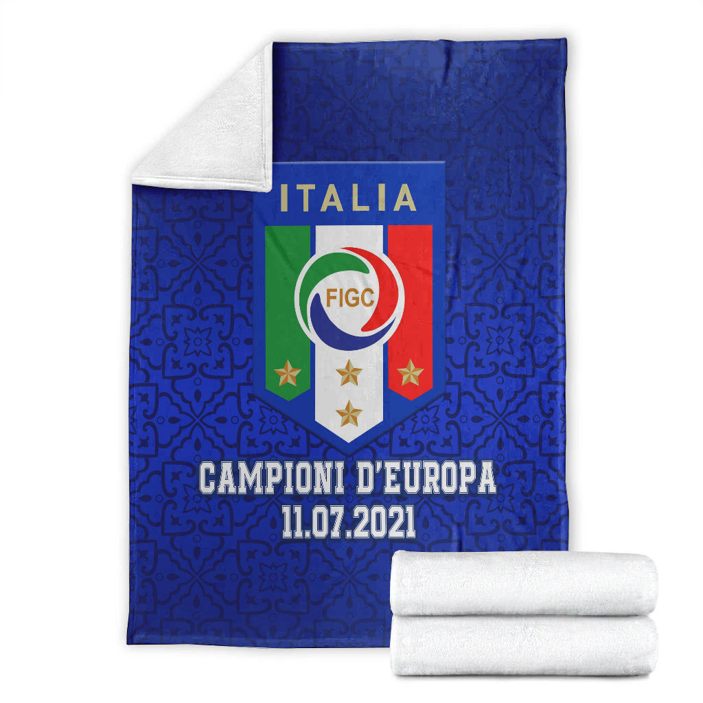 Blue Italy Champions d’Europa blanket with white backing and folded white fleece roll