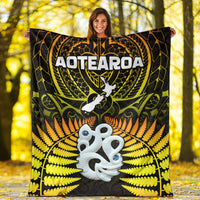 aotearoa-fern-premium-blanket-new-zealand-hei-tiki-gold-style