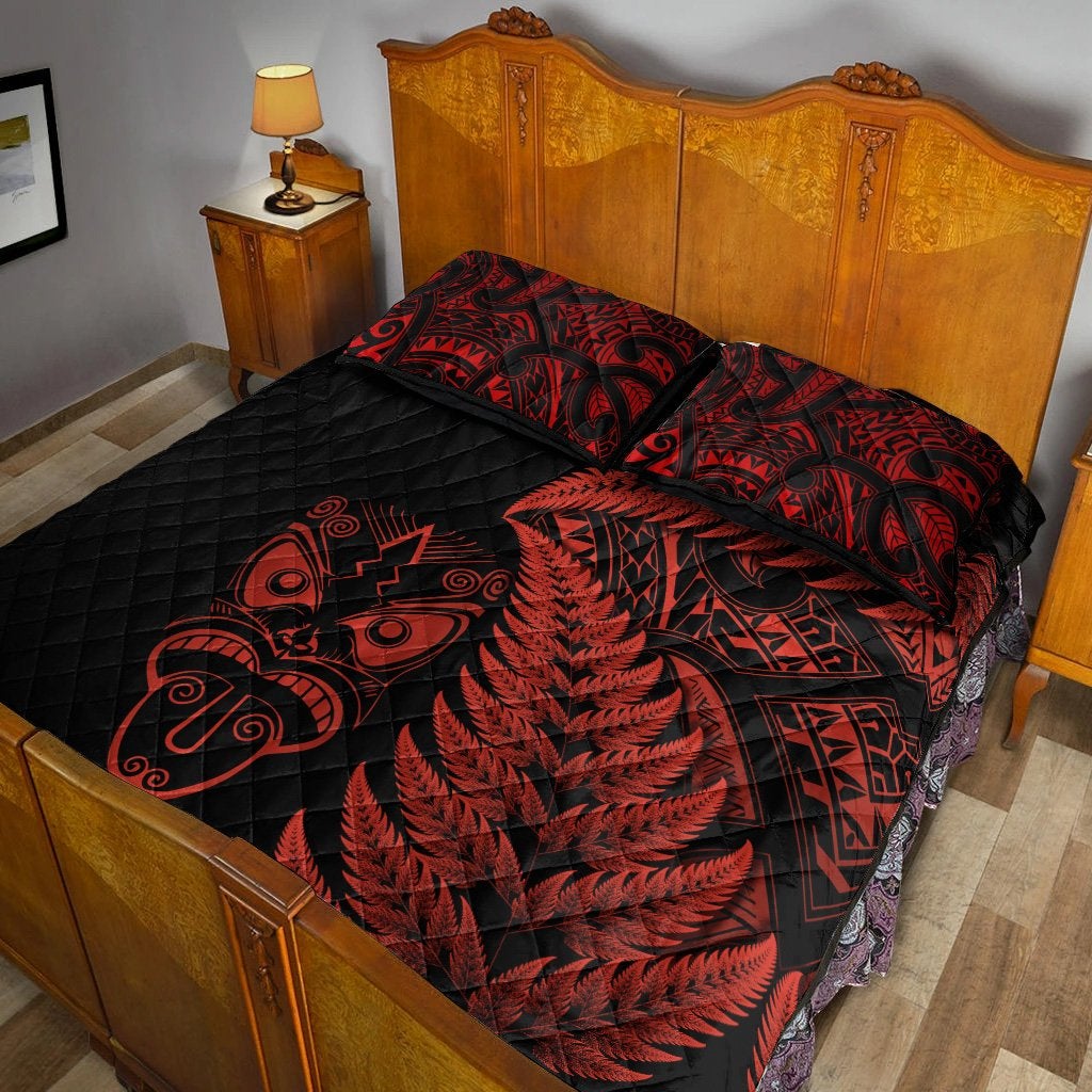 Black quilt bed set with red fern and tribal patterns, coordinated matching pillow