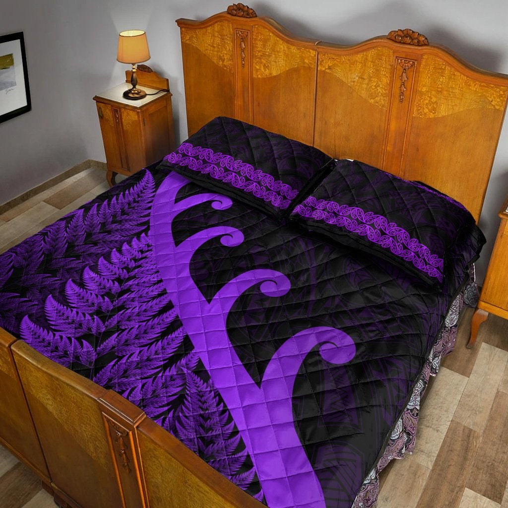 Purple and black quilt bed set with koru swirl centerpiece and fern foliage print