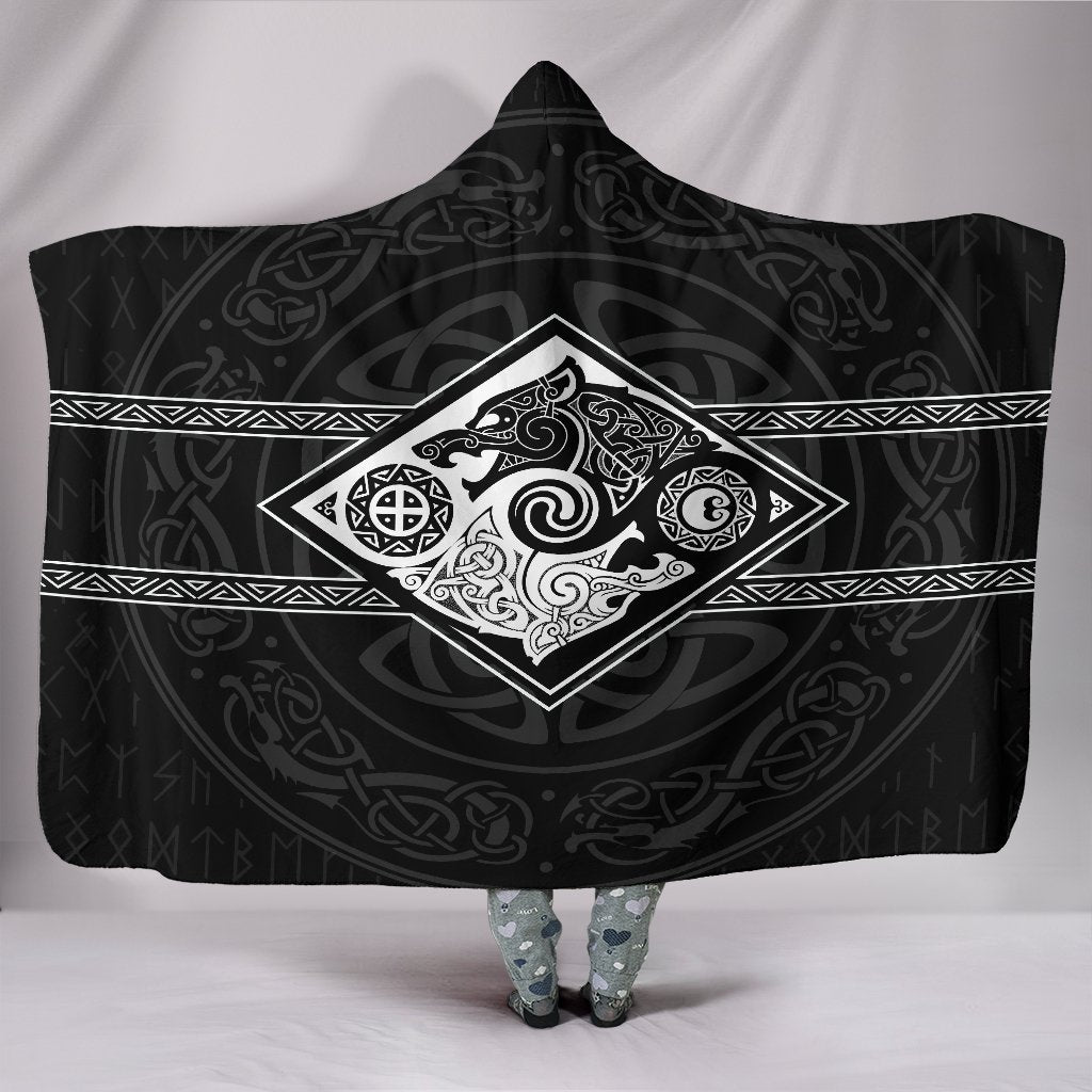 vikings-hooded-blanket-the-wolves-skoll-and-hati