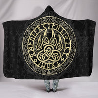 viking-hooded-blanket-wolf