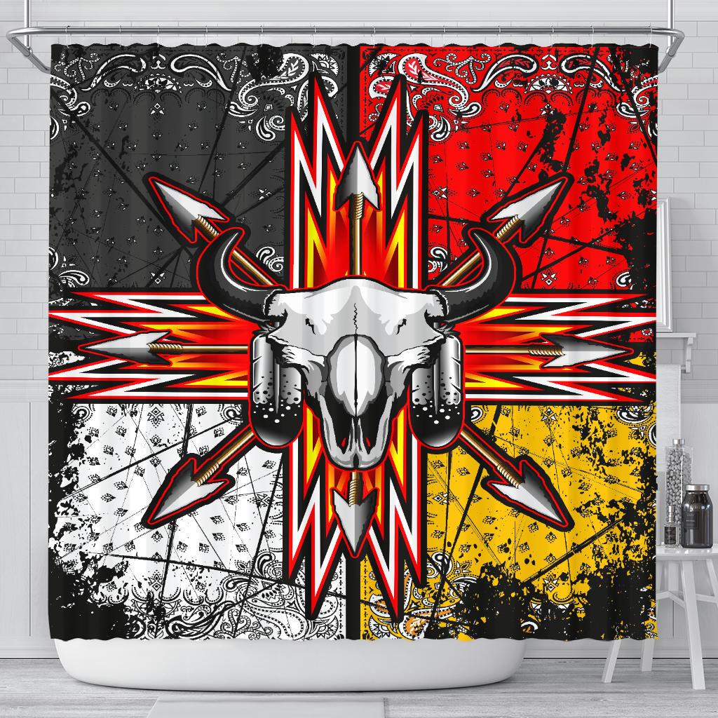Duschvorhang mit Bisonkopfschädel-Grafik, schwarz-rot-gelb bunt, mit Ösen oben