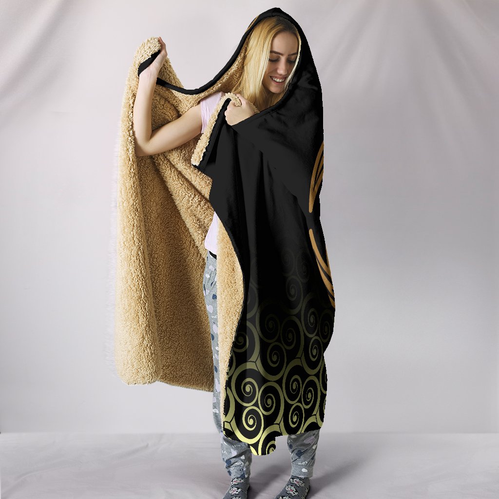 viking-hooded-blanket-owl-celtic-on-triskels-background