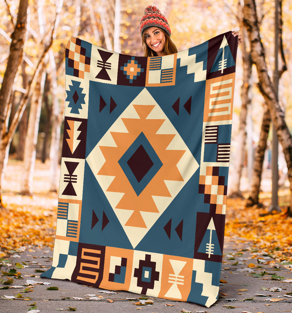 navy-arrow-pattern-blanket