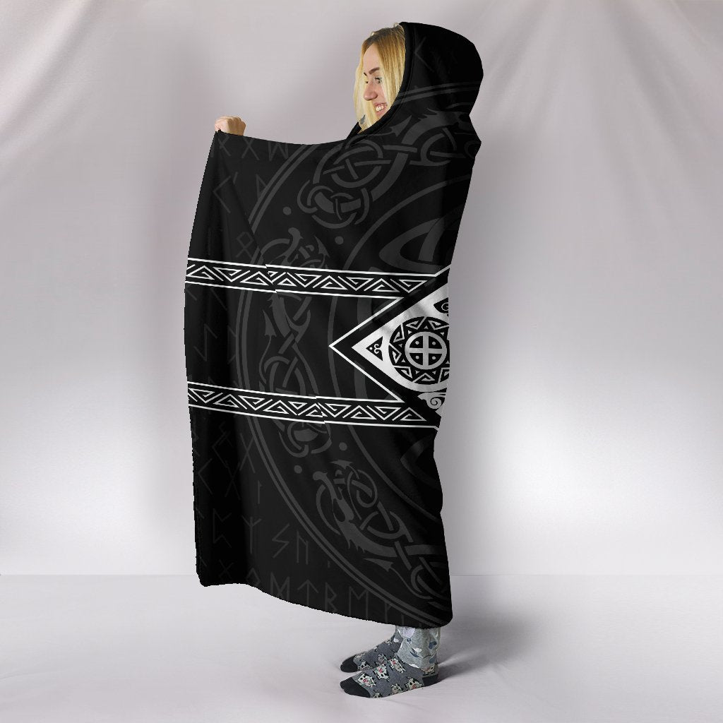 vikings-hooded-blanket-the-wolves-skoll-and-hati