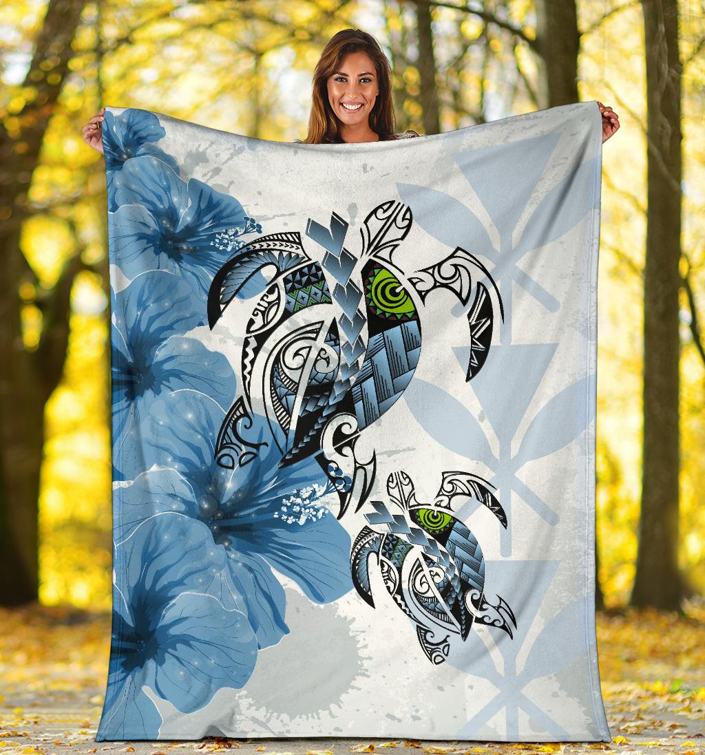 Blue Polynesian turtle and hibiscus blanket, full print with hibiscus flower and tree rays