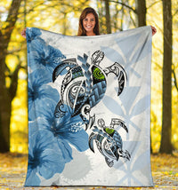 Blue Polynesian turtle and hibiscus blanket, full print with hibiscus flower and tree rays
