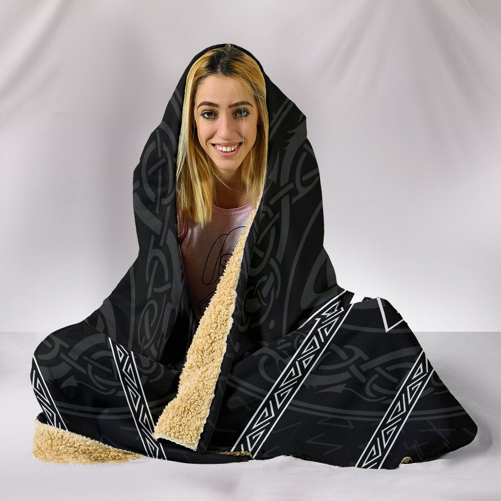 vikings-hooded-blanket-the-wolves-skoll-and-hati