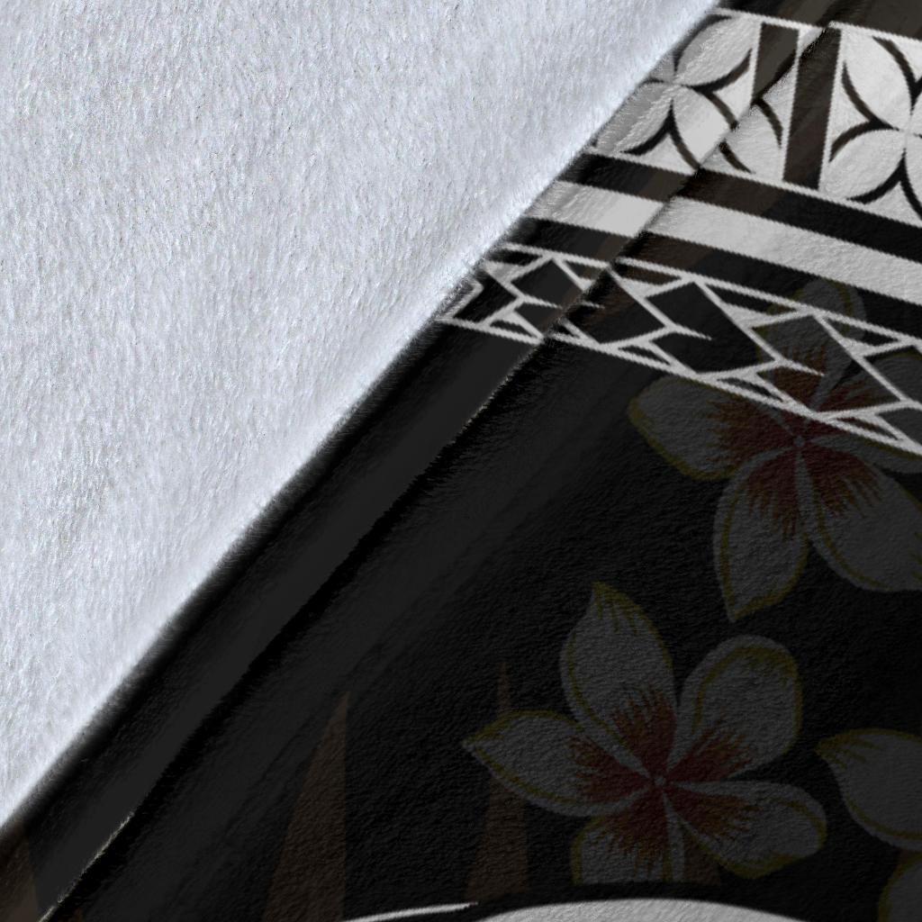 polynesian-hawaii-premium-blanket-black-plumeria