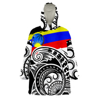 Pohnpei Pingelap Flag With Round Black White Pattern Wearable Blanket Hoodie - Wonder Print Shop